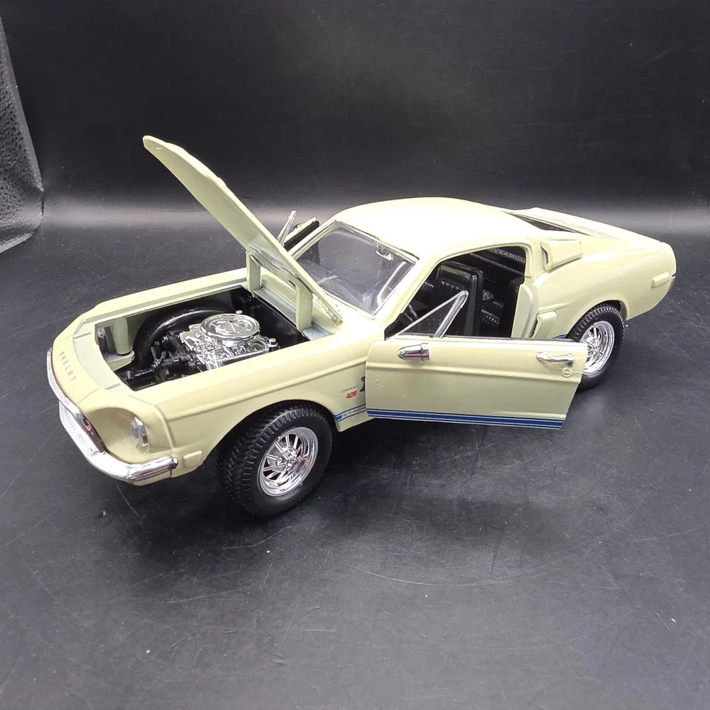 Shelby GT500KR Diecast Model Car 1/24 Cream 1968 Cobra Jet 428 Sunnyside
